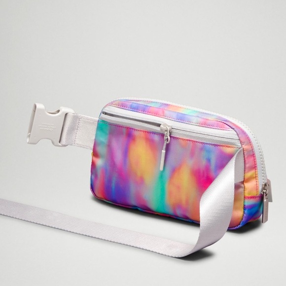 🍋 LULULEMON | Everywhere Belt Bag 1L in Prism Wash Print Multi Vapor NWT - Picture 9 of 9